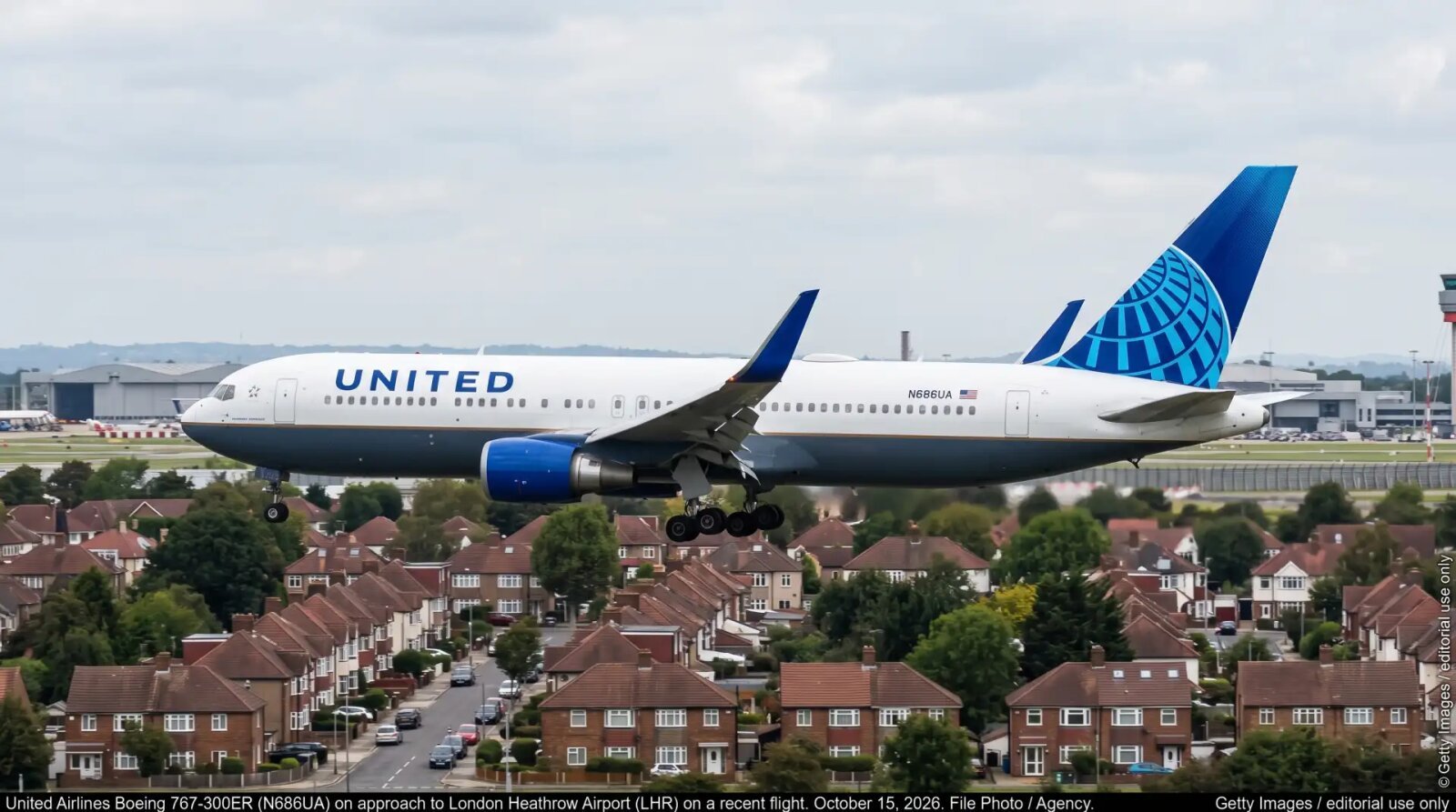 Midair Cabin Odor Forces United Airlines Flight UA941 Back to London