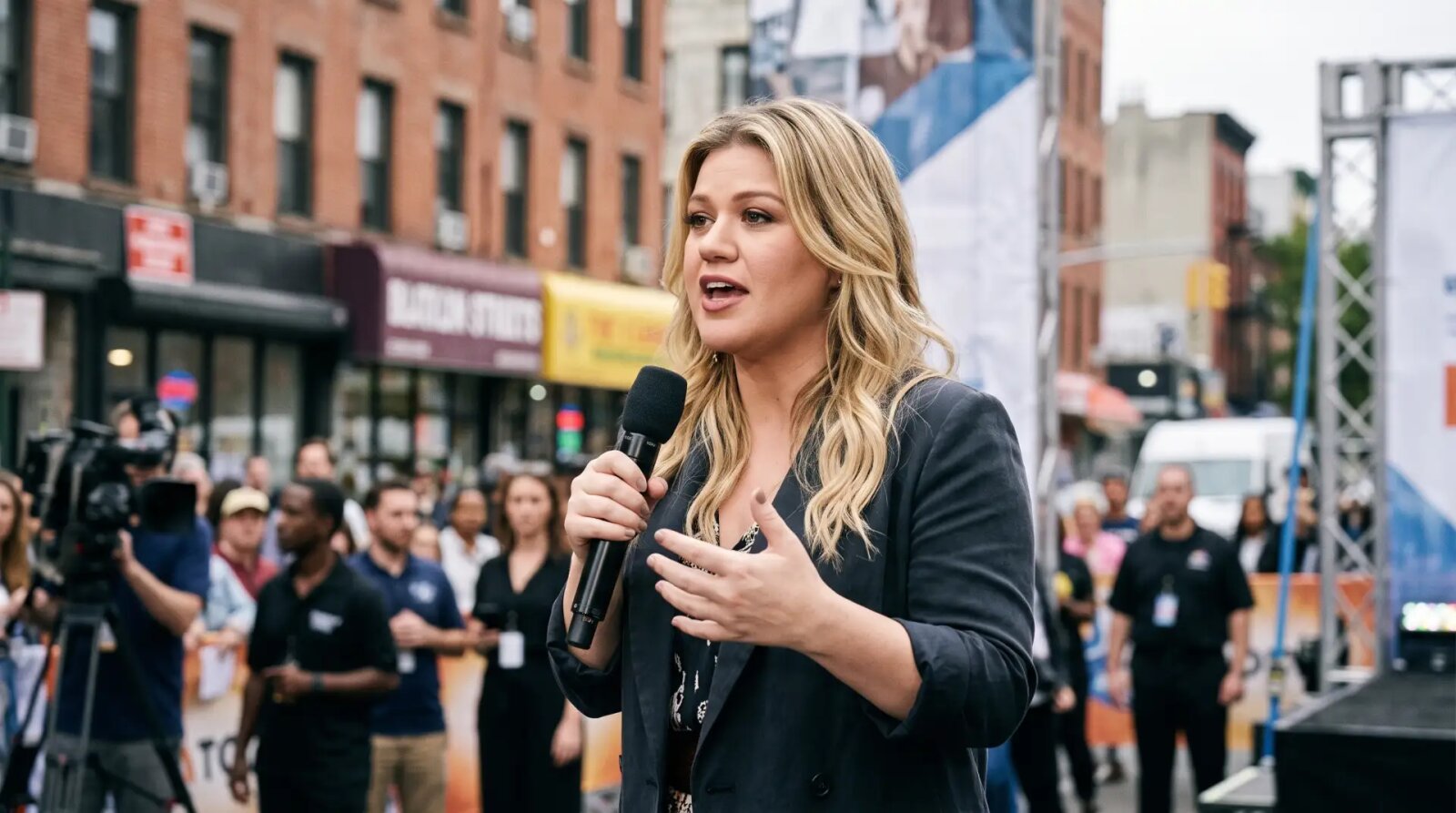 Brooklyn Specialty Shop Faces Wave of Negative Reviews After Kelly Clarkson Alleges Retail Snub