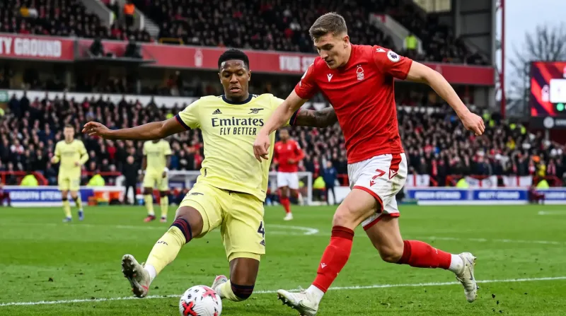 ezri-konsa-liam-delap-nottingham-forest-arsenal.jpg