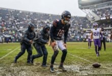 Bears' Caleb Williams leaves on cart after injuring hamstring
