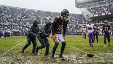 Bears' Caleb Williams leaves on cart after injuring hamstring